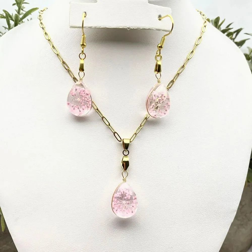 Pink Dried Flower Teardrop Resin Jewelry Set Gold Tone Necklace & Earrings - Picture 4 of 4